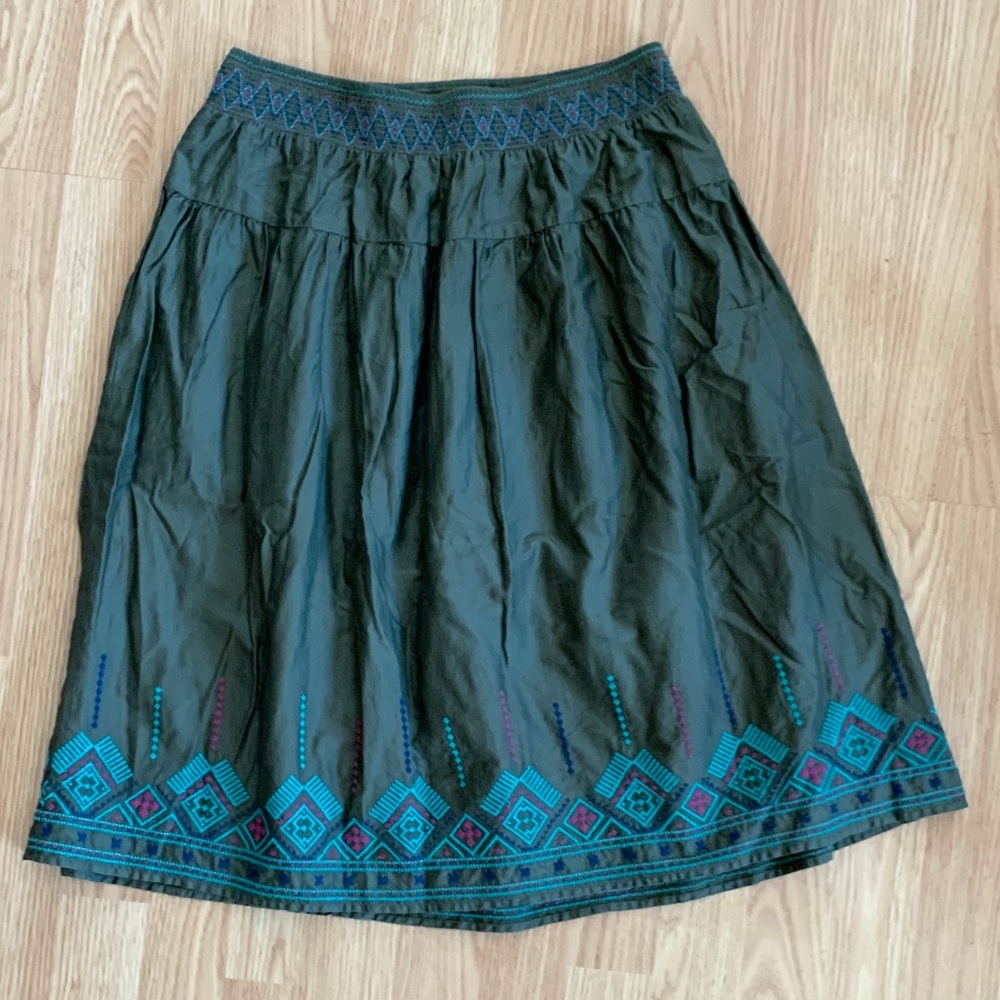 Olive Green Skirt with Elastic Waist and Multi-Colored Embroidery, Size M